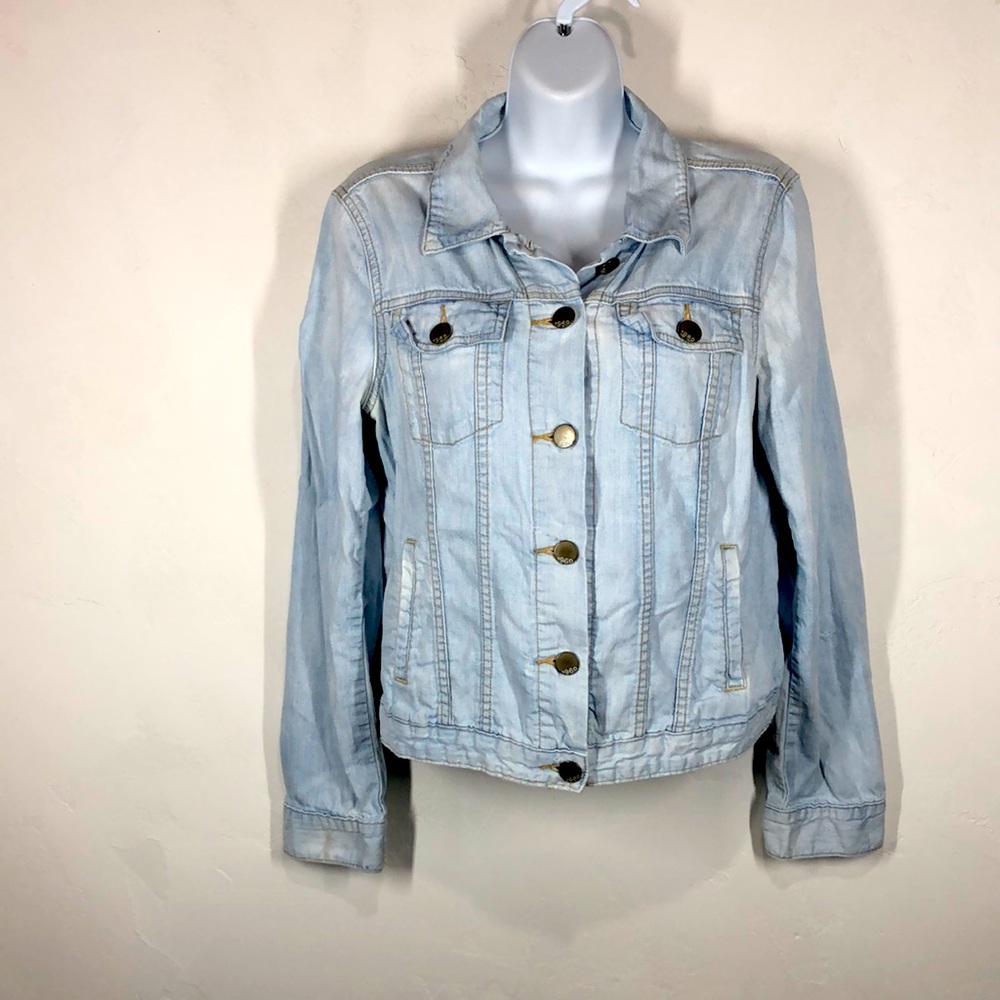 Gap Lightweight Denim Jacket Size Medium - image 1